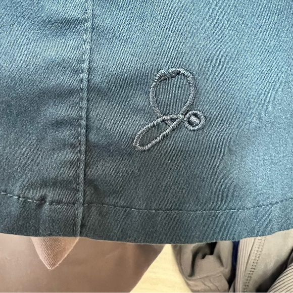 Aqua Jaanuu scrub top fitted size large - Picture 4 of 6